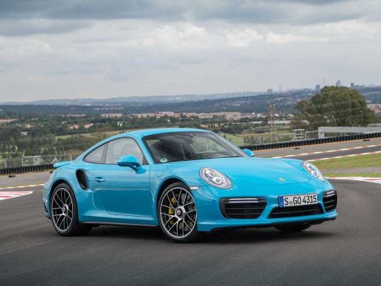 Porsche-911-2016-Turbo-S-05