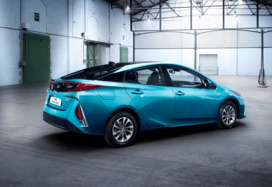 toyota prius plug in 2017