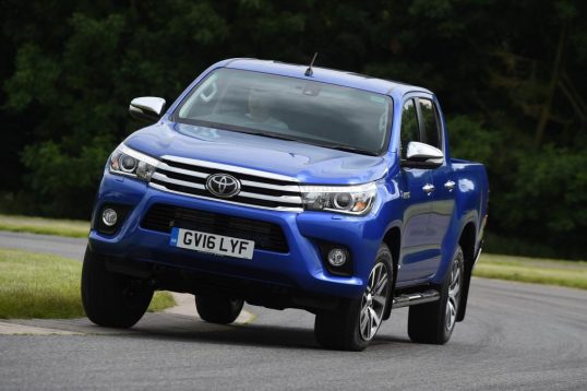 toyota-hilux-pick-up-2016-01