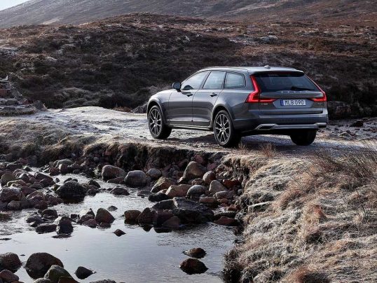 Volvo-XC70-1