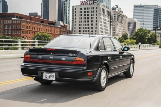 1992-infiniti-q45t-rear-three-quarter-in-motion