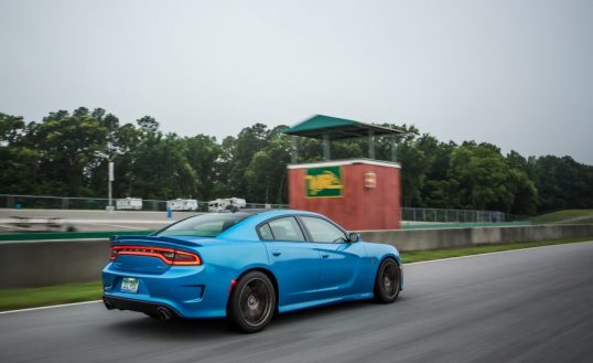 2016-dodge-charger-srt-hellcat-211-876x535