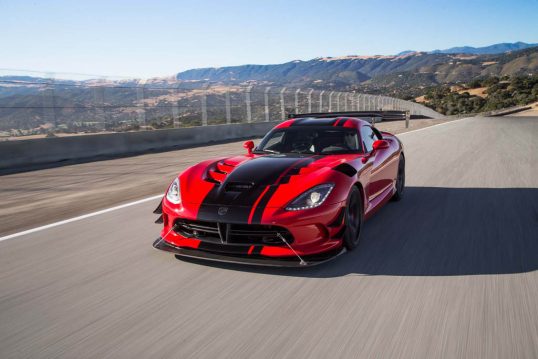 2016-dodge-viper-acr-front-three-quarter-in-motion-02