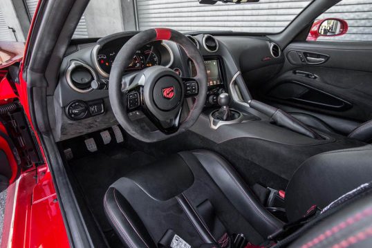 2016-dodge-viper-acr-interior