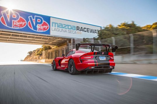 2016-dodge-viper-acr-rear-three-quarter-in-motion