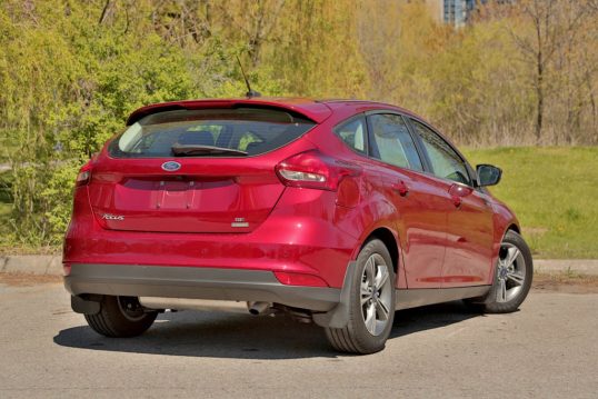 2016-ford-focus-ecoboost-review-9