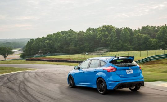 2016-ford-focus-rs-208-876x535