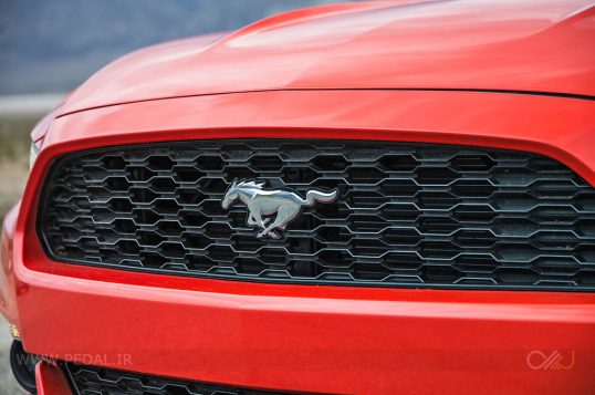 2016-ford-mustang-ecoboost-front-grille