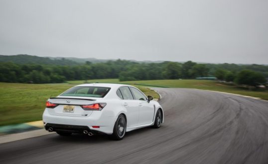 2016-lexus-gs-f-210-876x535