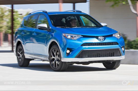 2016-toyota-rav4-se-awd-front-three-quarter-in-motion