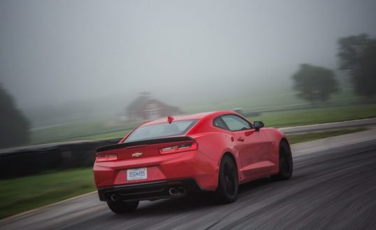 2017-chevrolet-camaro-1le-211-876x535