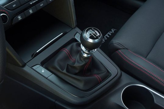 2017-hyundai-elantra-sport-shifter