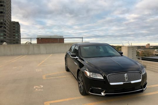 2017-lincoln-continental-reserve-awd-front-01