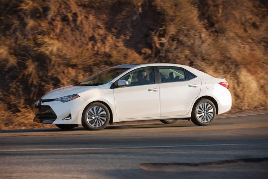 2017-toyota-corolla-eco-side-profile-in-motion