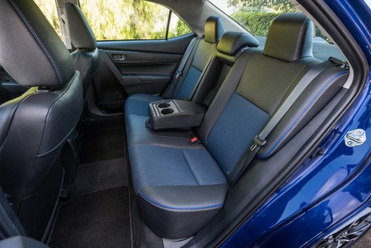 2017-toyota-corolla-se-rear-seats