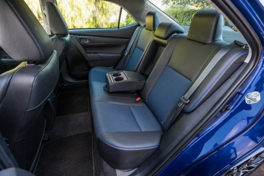 2017-toyota-corolla-se-rear-seats