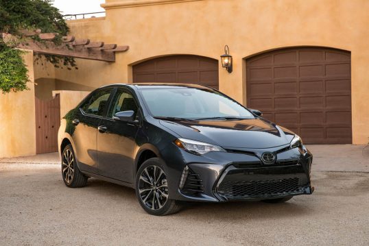 2017-toyota-corolla-xse-front-three-quarter-03