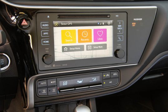 2017-toyota-corolla-xse-infotainment