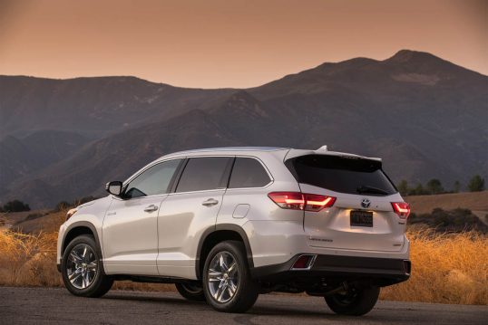 2017-toyota-highlander-hybrid-limited-rear-three-quarter-03