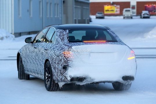 2017-mercedes-amg-e63-spied-melting-snow-near-the-arctic-circle_10