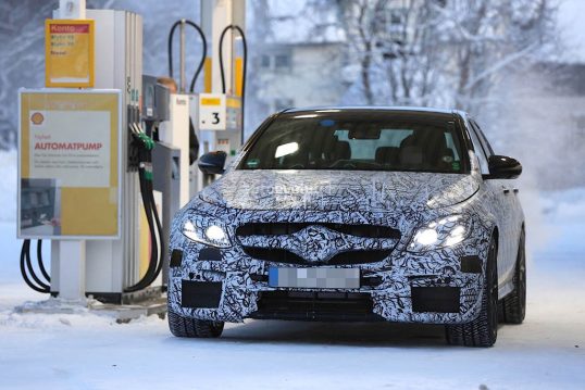 2017-mercedes-amg-e63-spied-melting-snow-near-the-arctic-circle_4