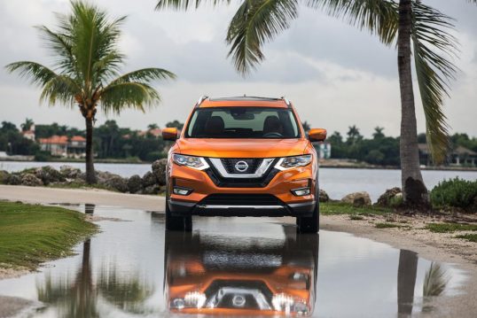 2017-nissan-rogue-front