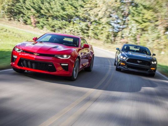 camaro-vs-mustang-1