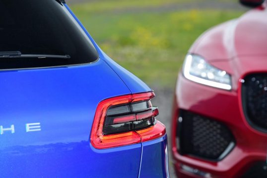 jaguar-f-pace-vs-porsche-macan-04