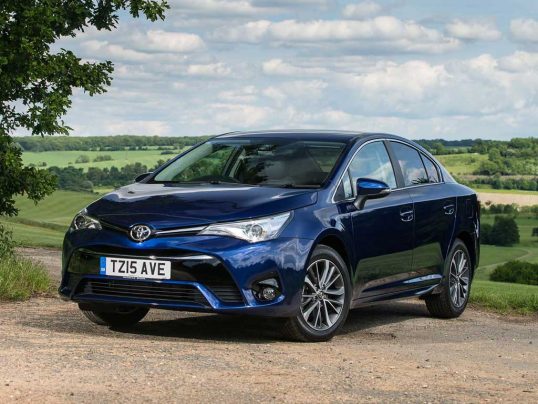 toyota-avensis-2016-02