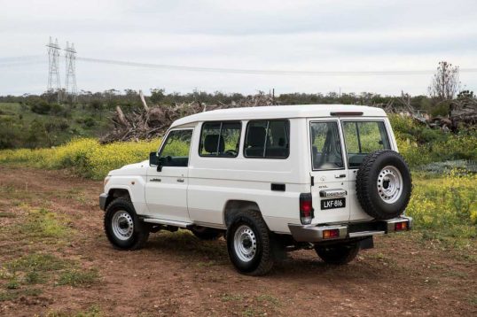 toyota-landcruiser-70-37