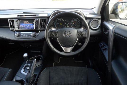 toyota-rav4-hybrid-2wd-2016-03