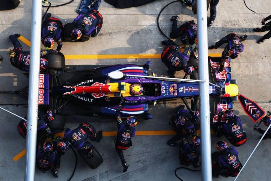 red-bull-racing-pitstop-malaysia-sepang-2013-mark-webber-malaysian-grand-prix