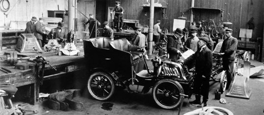1905-first-industrial-engine