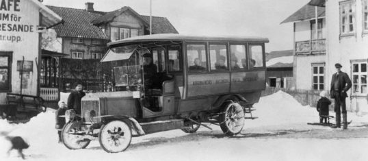 1911-first-swedish-built-bus