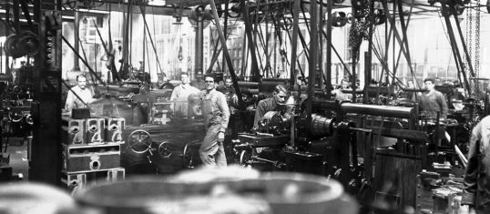 1922-focus-on-heavy-trucks-and-buses