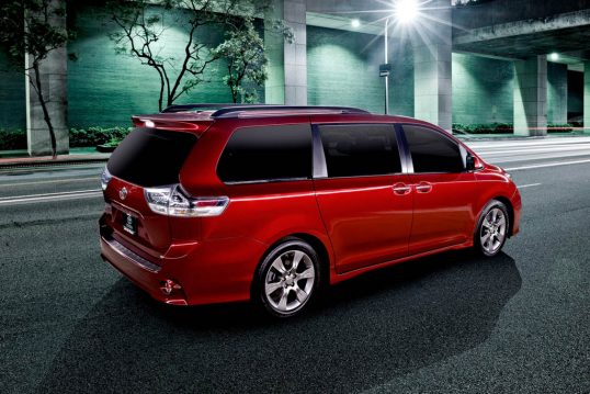 2015-toyota-sienna-25