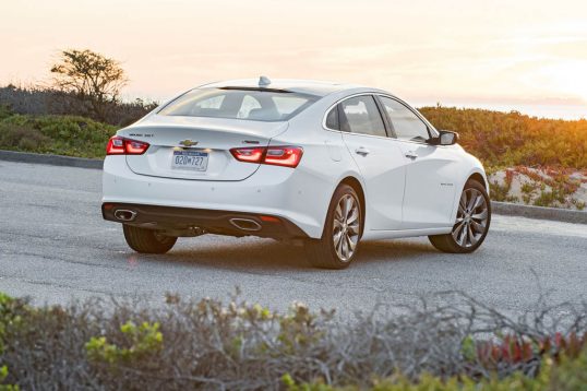 2016-chevrolet-malibu-rear-three-quarter-022