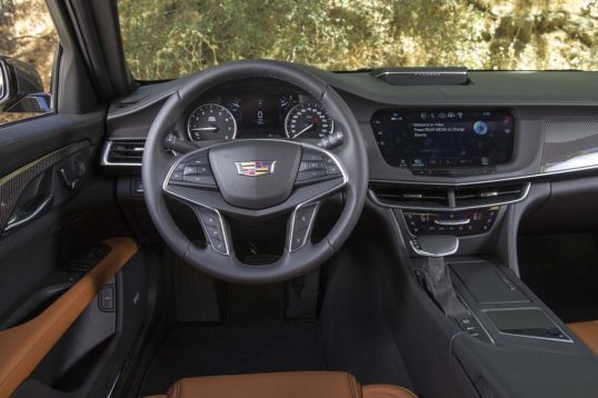 2017-cadillac-ct6-20t-cockpit