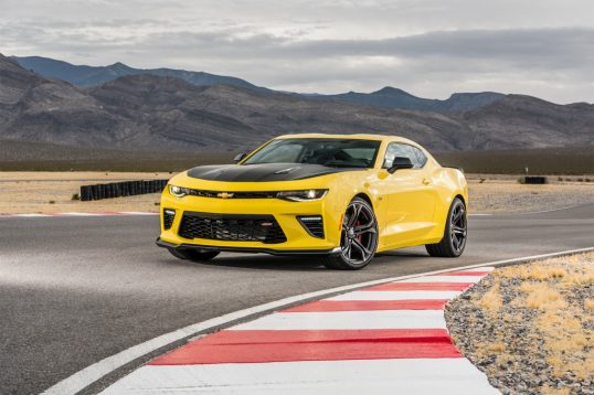 2017-chevrolet-camaro-ss-1le-front-three-quarter-03