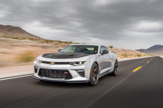 2017-chevrolet-camaro-ss-1le-front-three-quarter-in-motion-01
