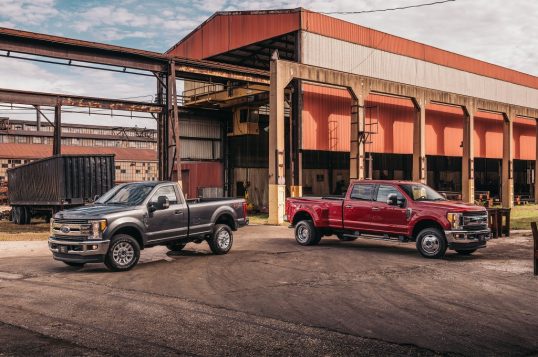 2017-ford-f-250-lariat-4x4-and-2017-ford-f-350-lariat-4x4-67l-side
