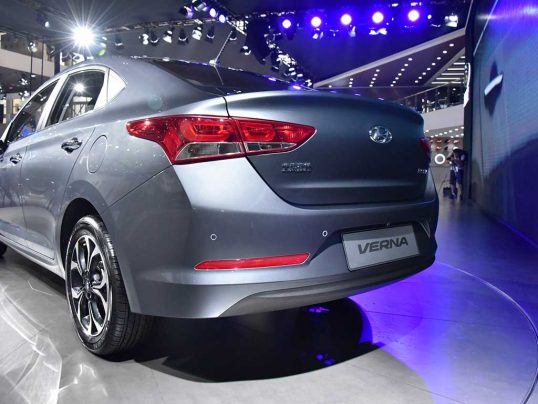 2017-hyundai-verna-rear-thr