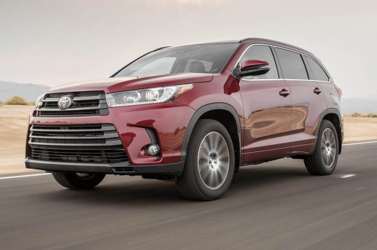2017-toyota-highlander-se-awd-front-three-quarters-in-motion-e1475253754882