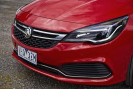 2017-holden-astra-7