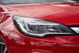 2017-holden-astra-8