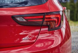2017-holden-astra-9