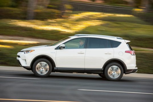 2017-toyota-rav4-hybrid-12