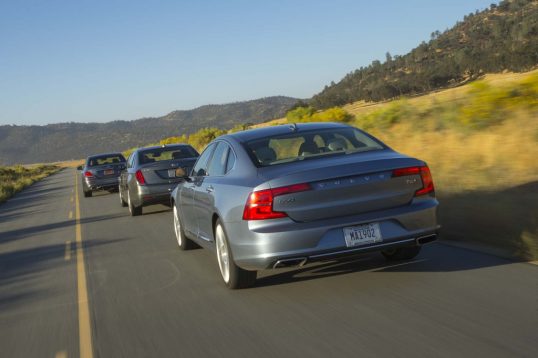 cadillac-ct6-vs-mercedes-benz-e300-vs-volvo-s90-t6-rear-end-in-motion-02