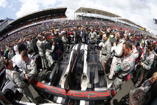 Porsche 919 Hybrid, Porsche Team: Romain Dumas, Neel Jani, Marc Lieb