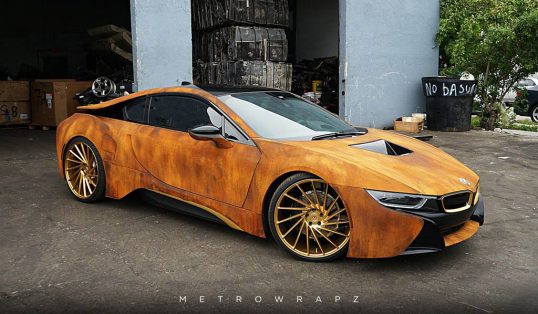 metrowrapz-bmw-i8-three-quarter